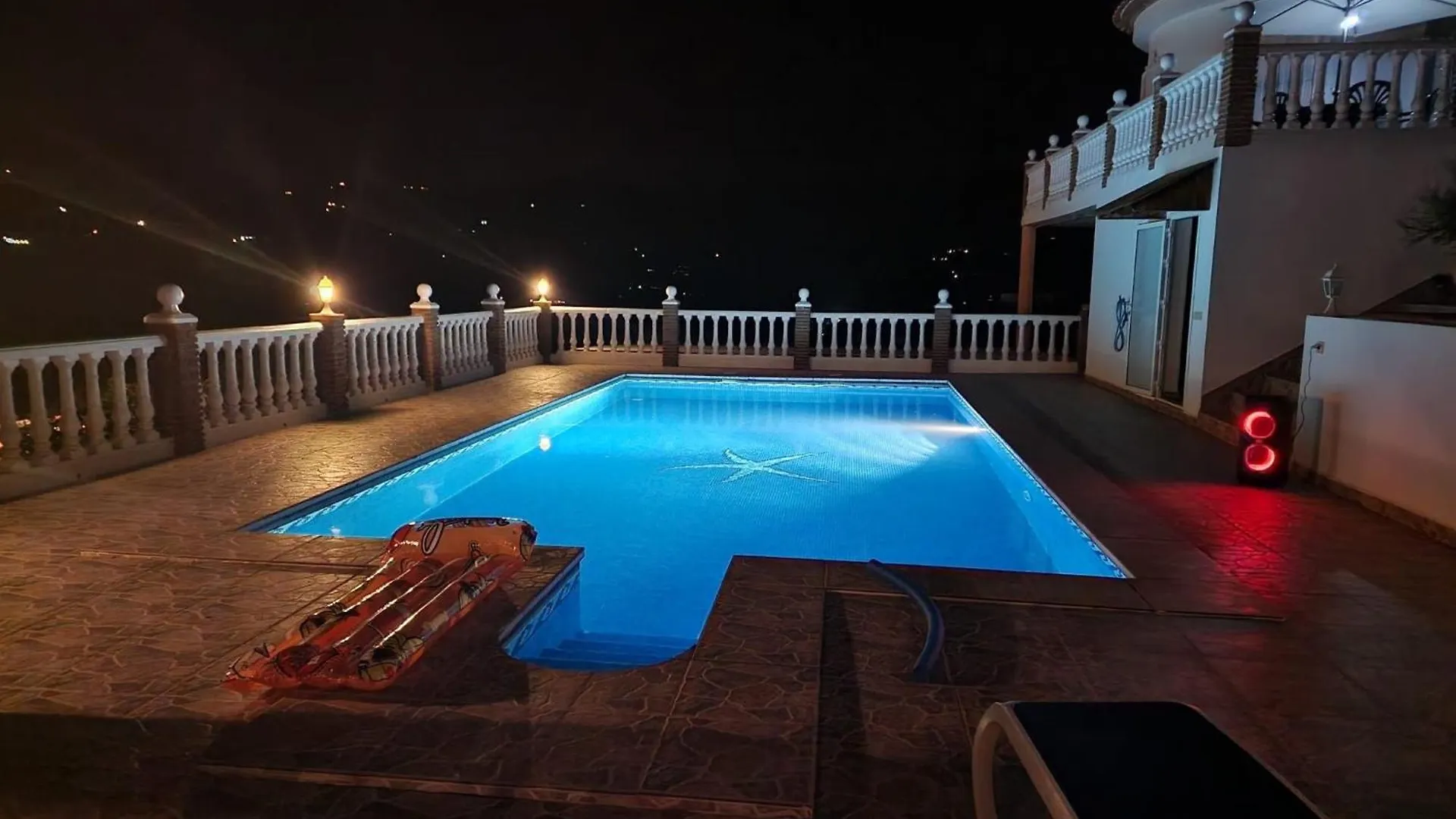 Der Thron Von Torrox - Villa Sorpresa