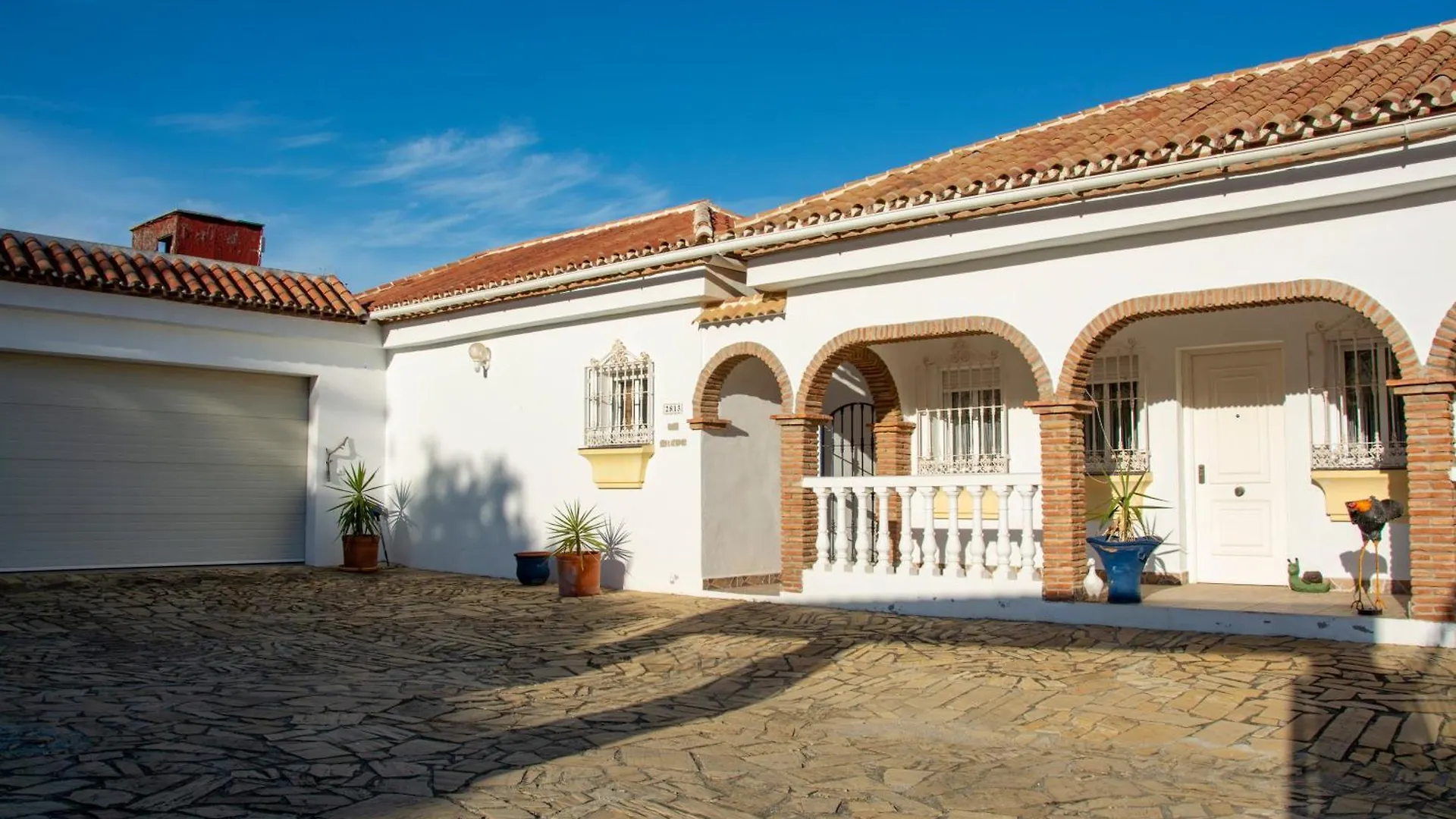 Der Thron Von Torrox - Villa Sorpresa